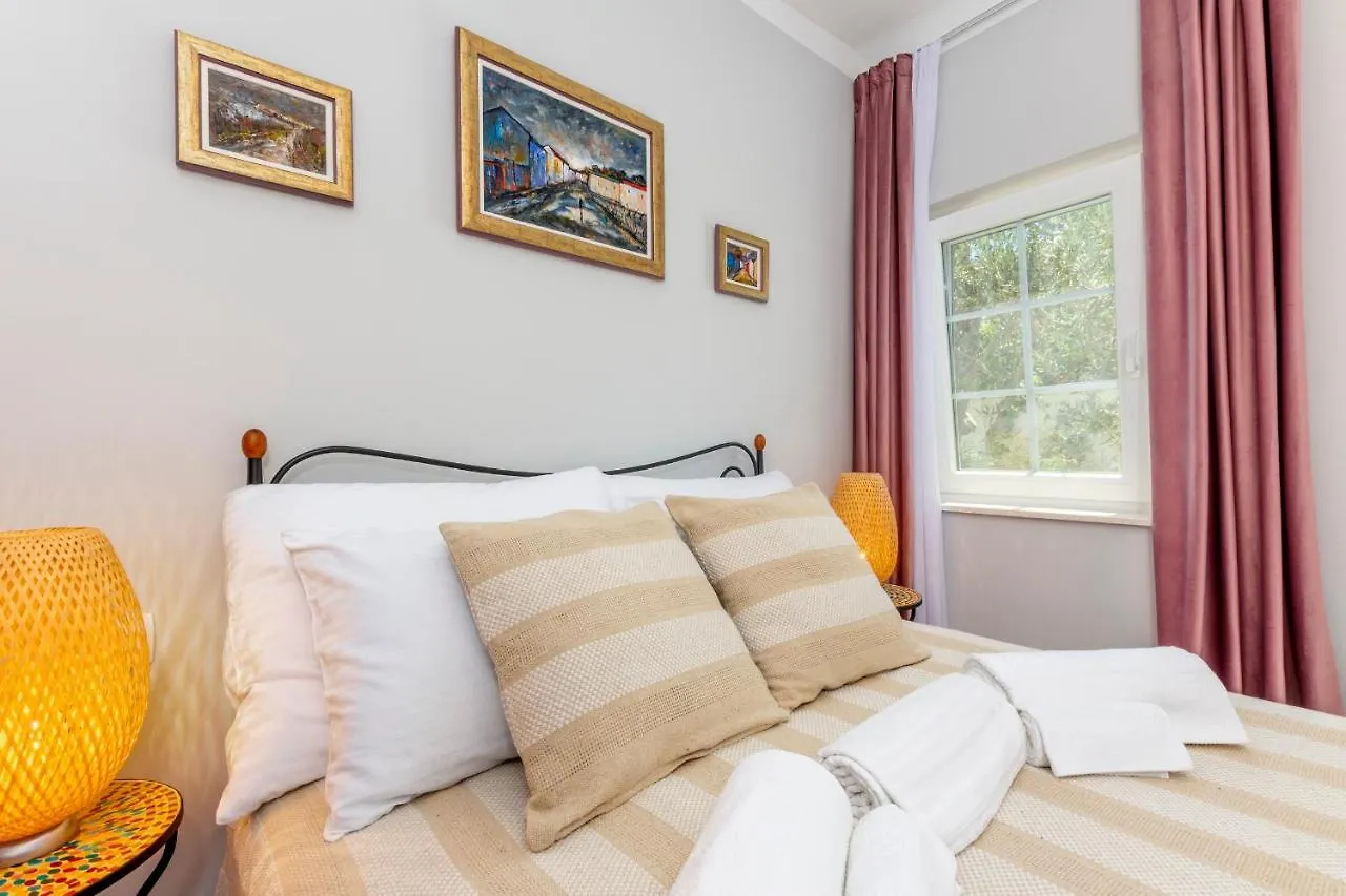 Apartament The Three Flowers Pool House Trogir