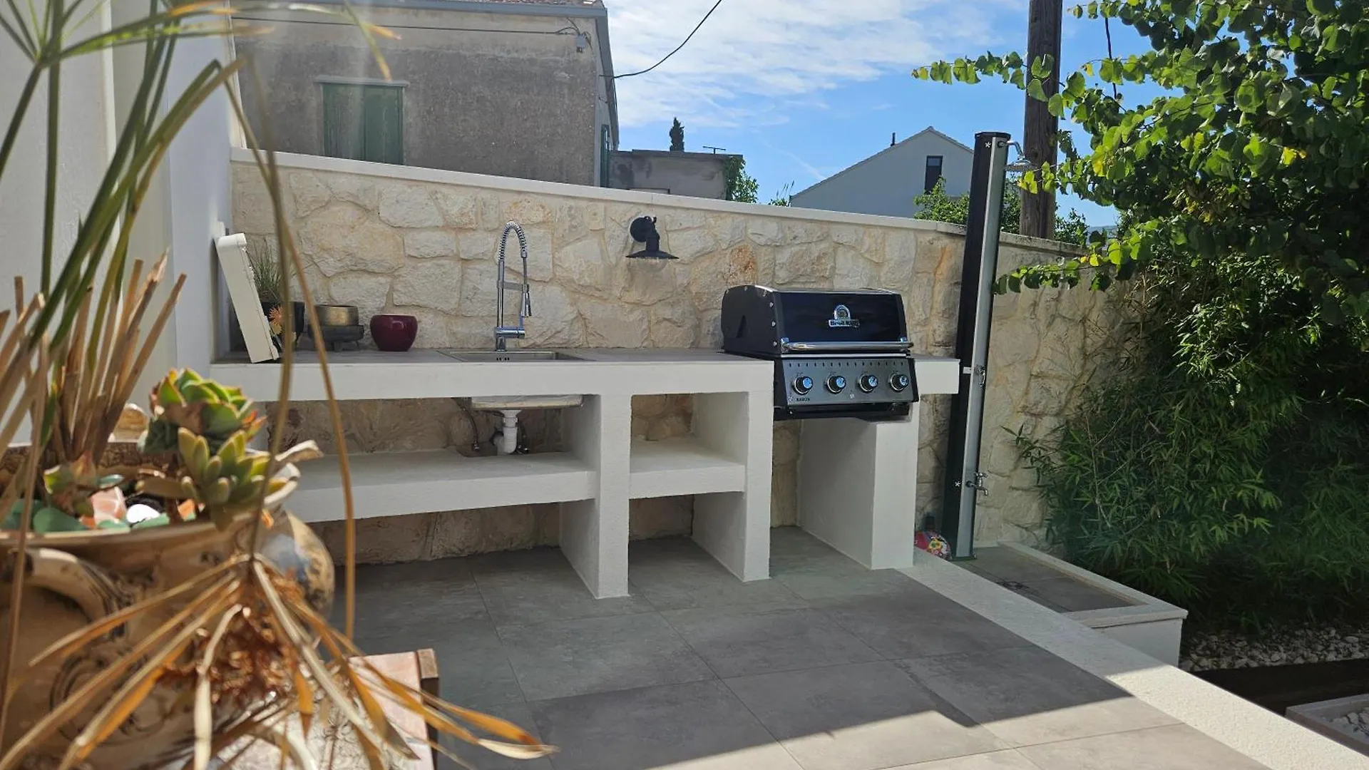 The Three Flowers Pool House Trogir Apartament
