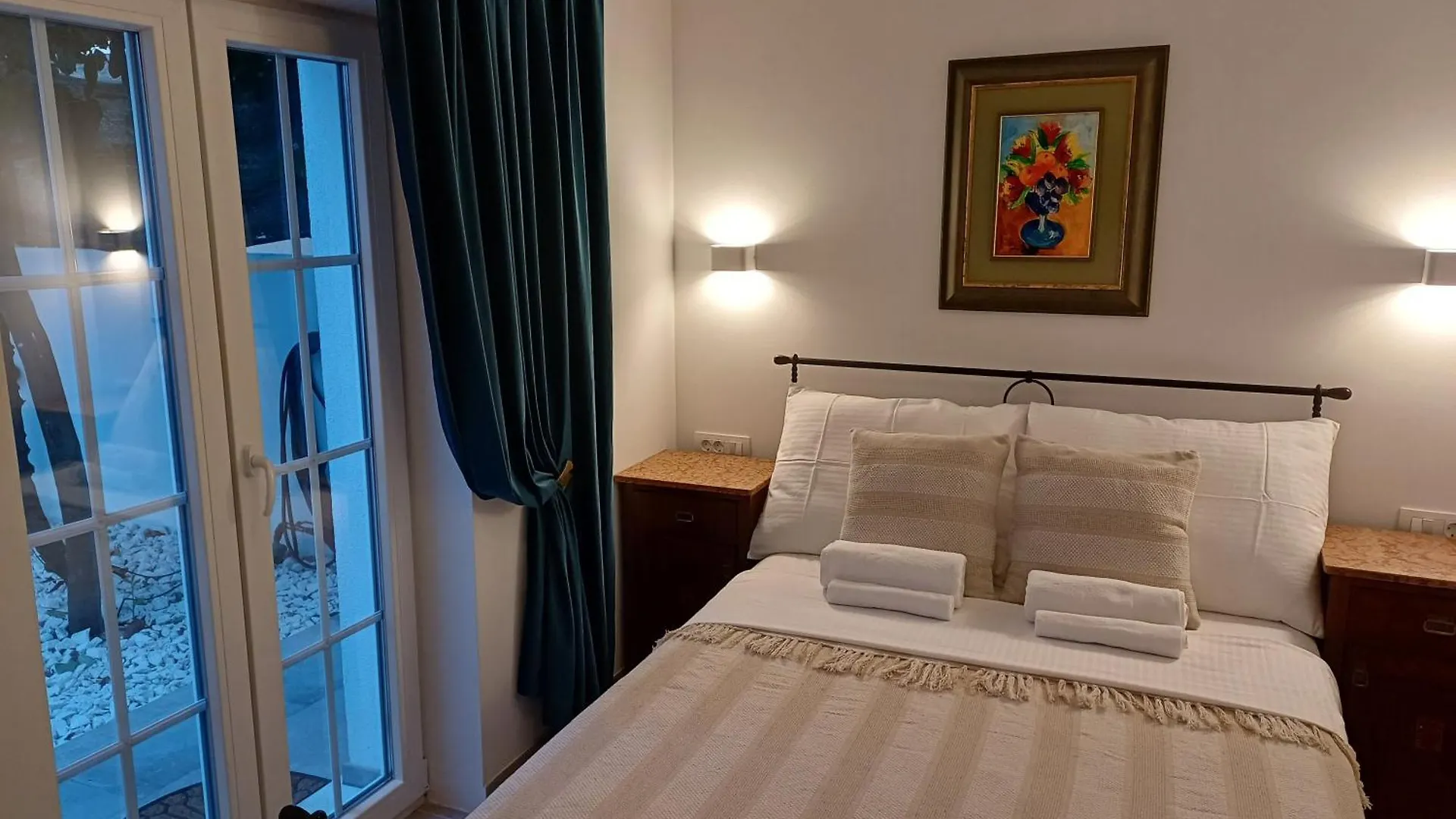The Three Flowers Pool House Trogir Chorwacja