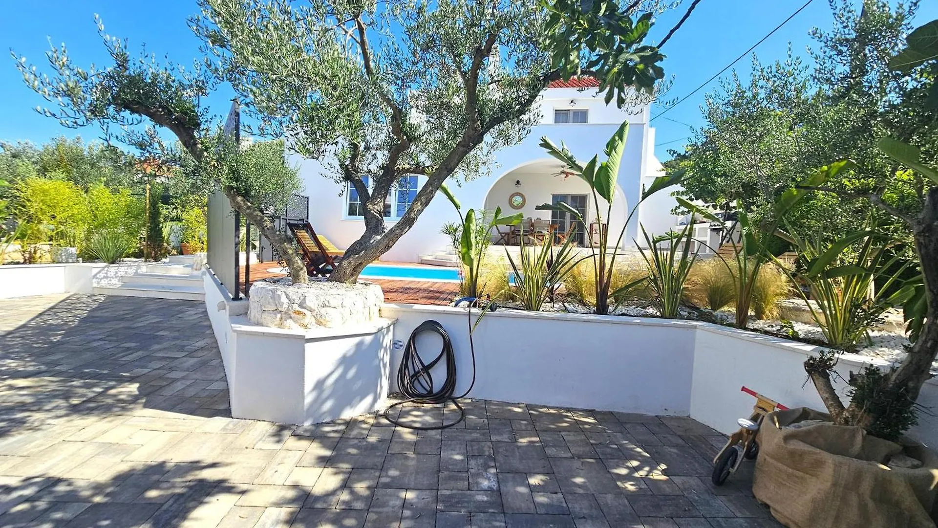 The Three Flowers Pool House Trogir Apartament