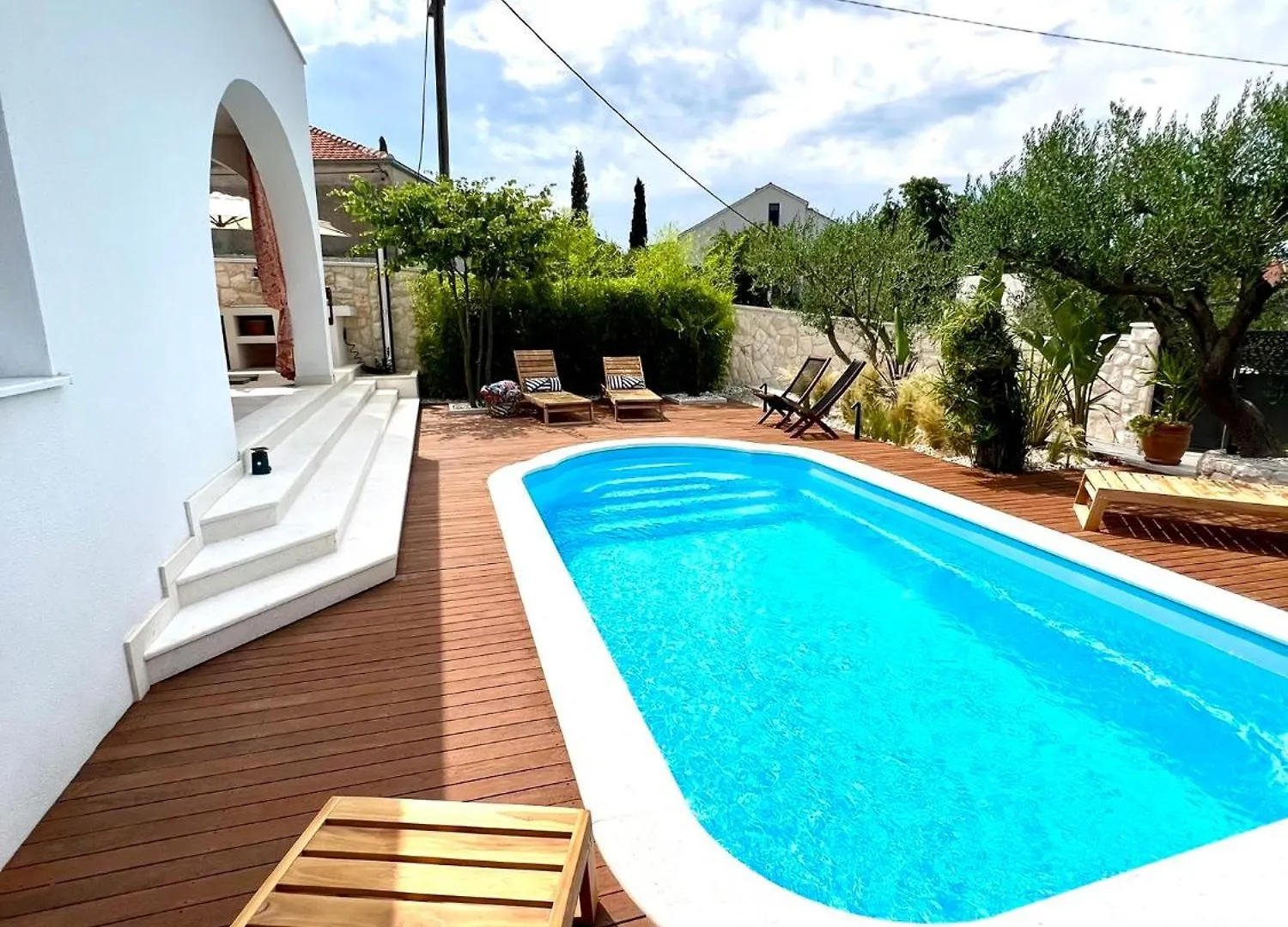 The Three Flowers Pool House Trogir Apartament