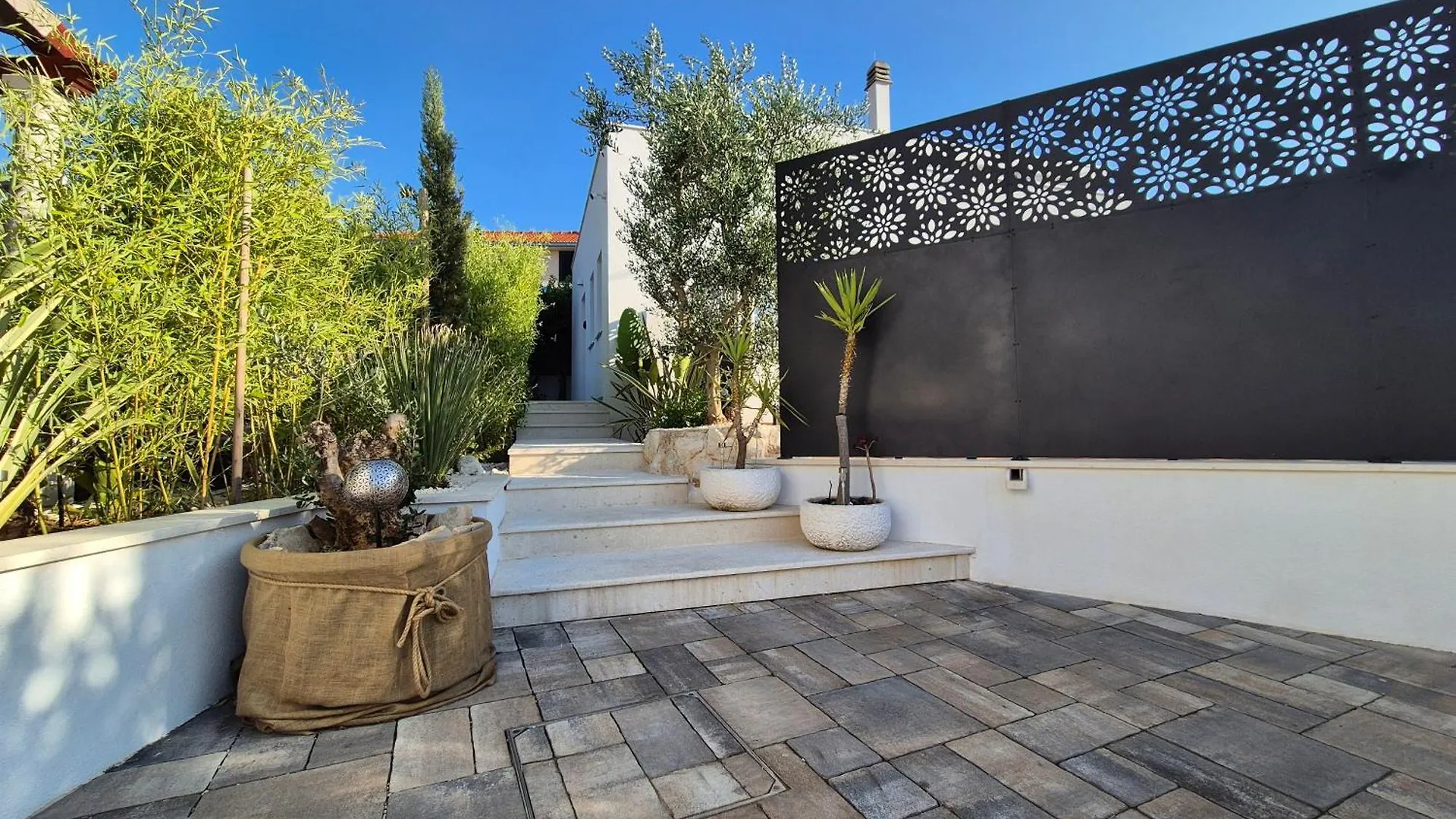 The Three Flowers Pool House Trogir Chorwacja