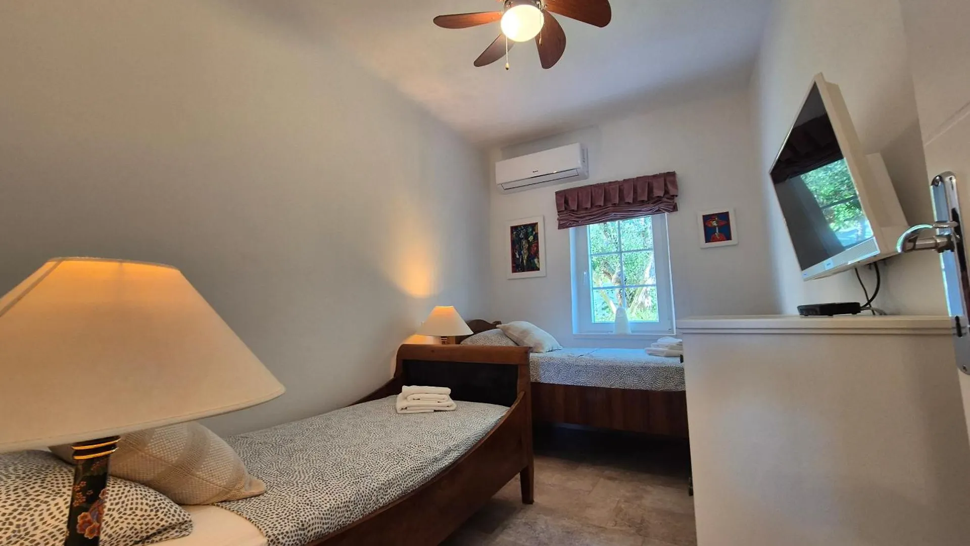 Apartament The Three Flowers Pool House Trogir