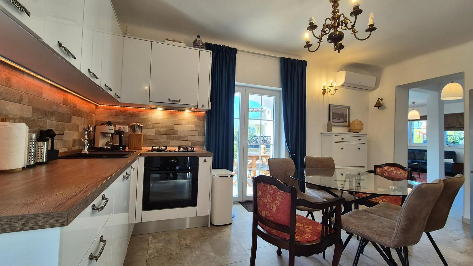 The Three Flowers Pool House Trogir