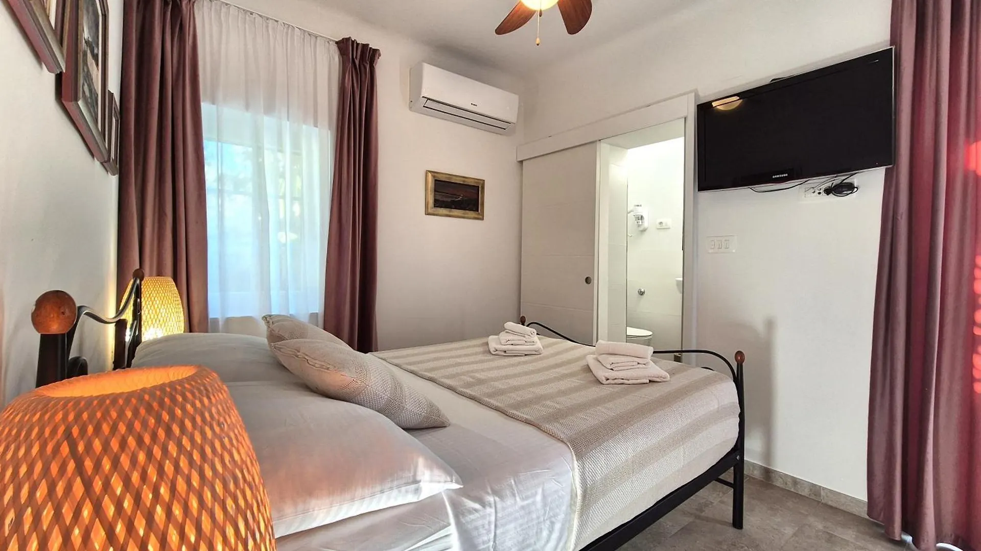 The Three Flowers Pool House Trogir 0*,