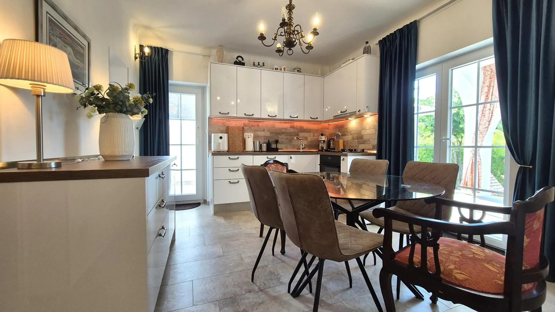 The Three Flowers Pool House Trogir Apartament